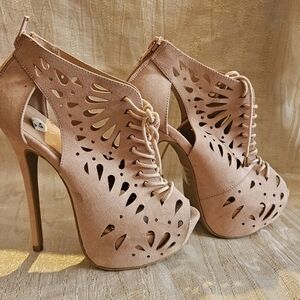 Beige Platform stilettos. Open Toe. Lace Up. Size 6.5